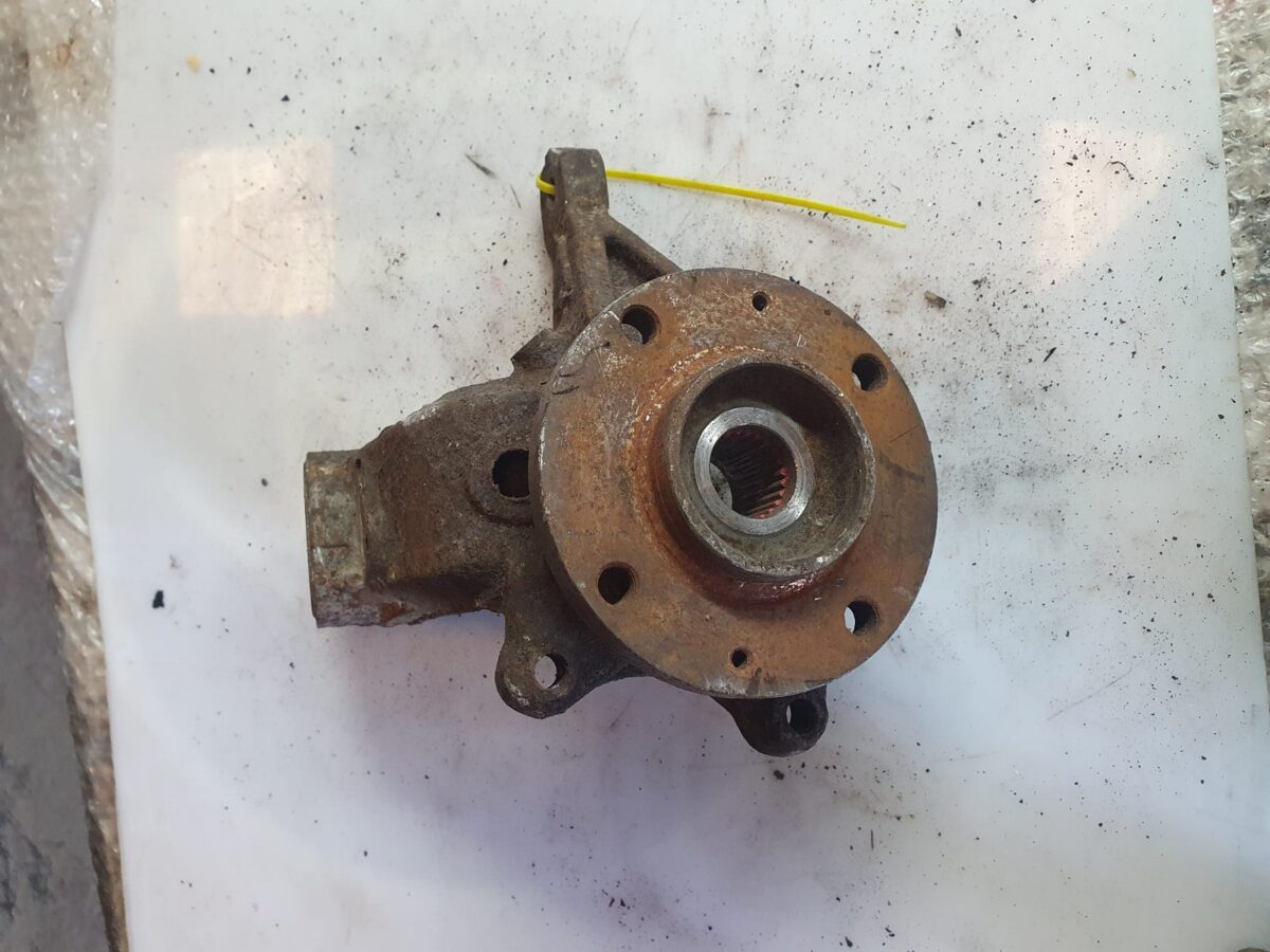 fusello montante per 206 anteriore sx 388039221310 fusello montante per 206 anteriore sx