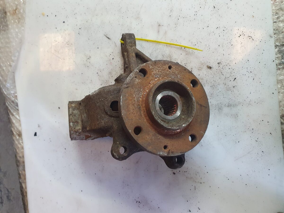 fusello montante per 206 anteriore sx 388039221310 2 rotated fusello montante per 206 anteriore sx