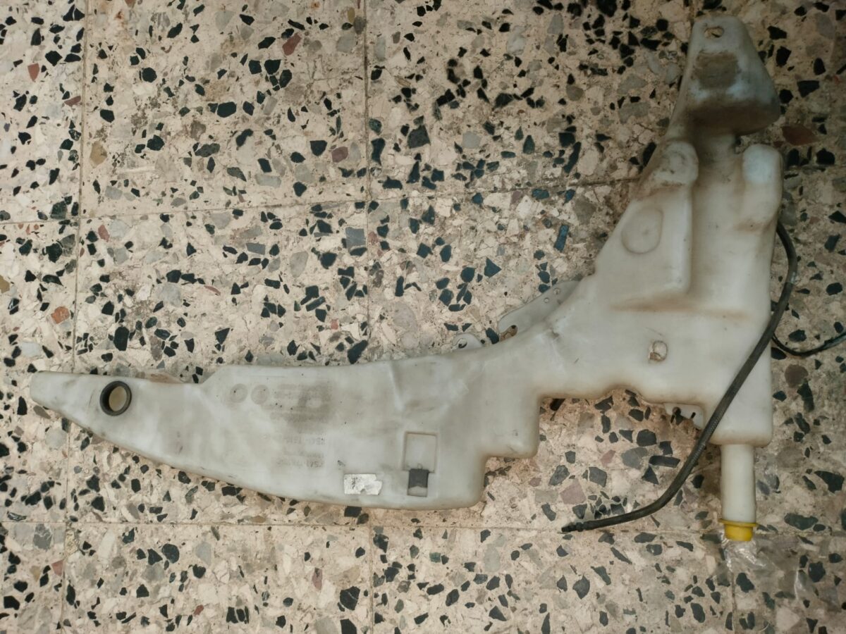 serbatoio liquido tergicristalli per ford focus 388039221830 3 serbatoio liquido tergicristalli per ford focus