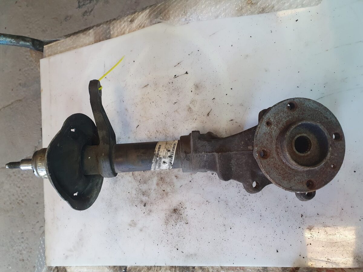 fusello montante per 106 anteriore sx 388039221351 fusello montante per 106 anteriore sx