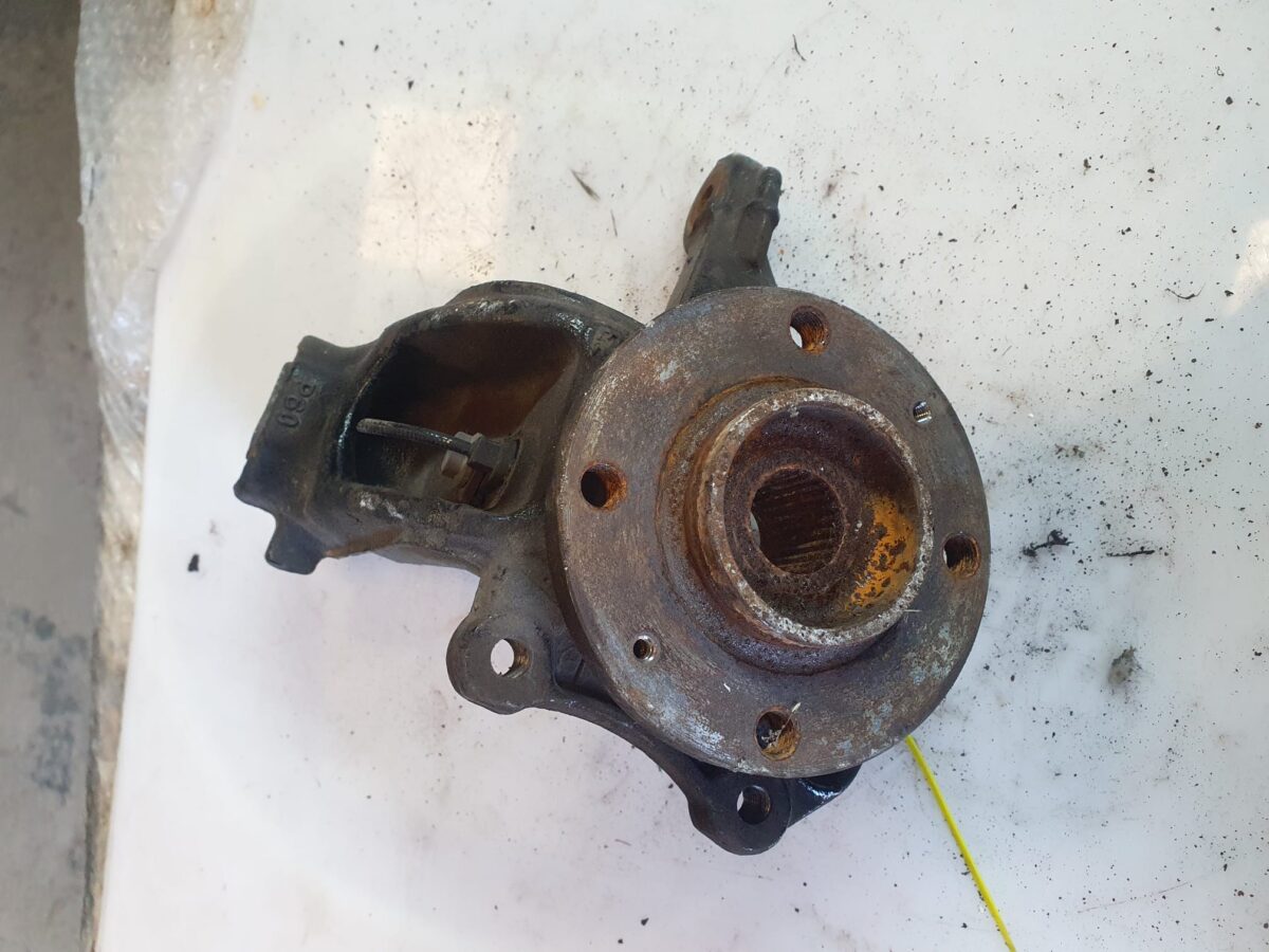 fusello montante per c3 2016 anteriore sx 388039221301 2 fusello montante per c3 2016 anteriore sx