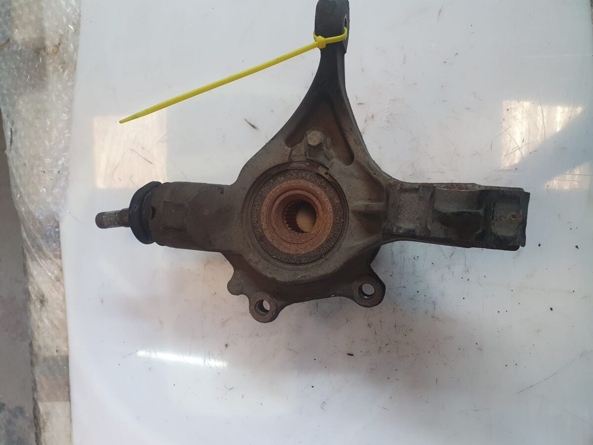fusello montante per c4 anteriore sx 388039221331 fusello montante per c4 anteriore sx