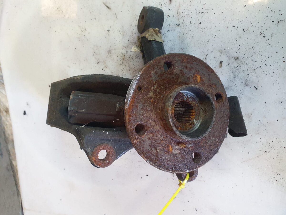 fusello montante per 108 2014 anteriore sx 388039221303 2 rotated fusello montante per 108 2014 anteriore sx