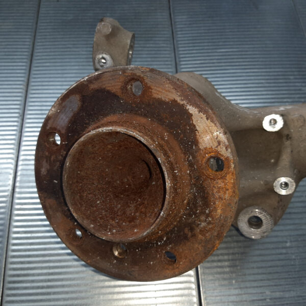 FUSELLO MONTANTE PER BMW 320D E90 ANNO 2008