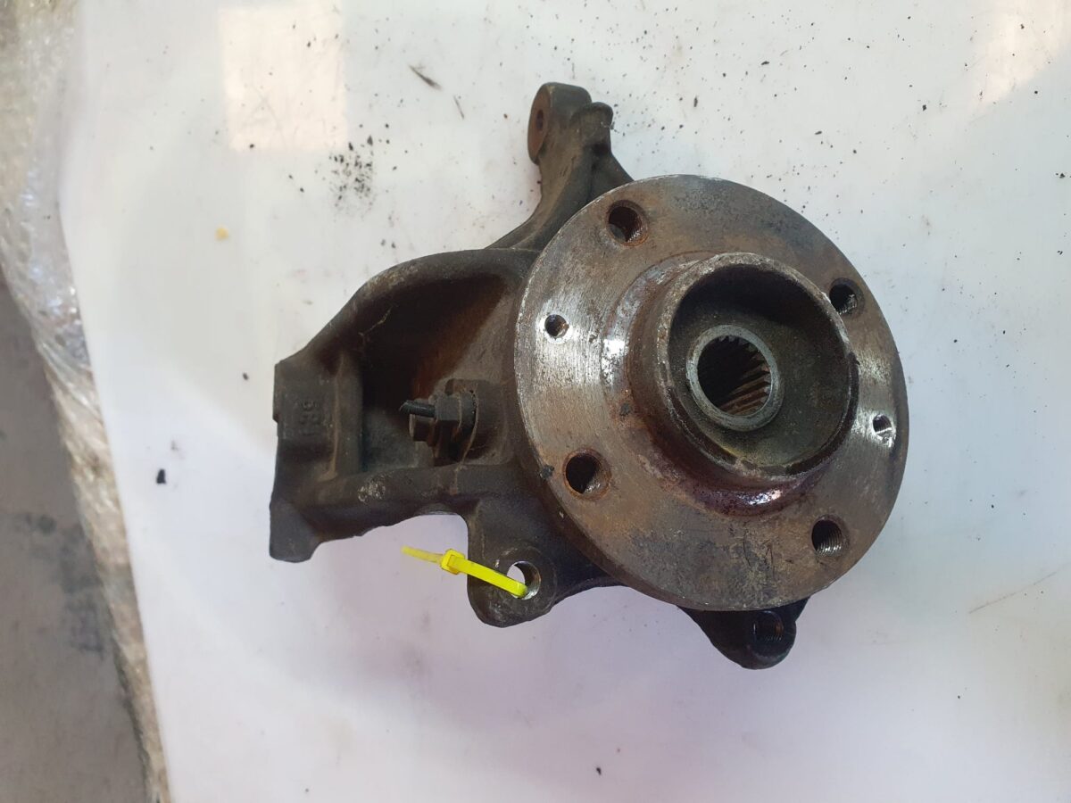 fusello montante per c3 2016 anteriore sx 388039221288 2 rotated fusello montante per c3 2016 anteriore sx