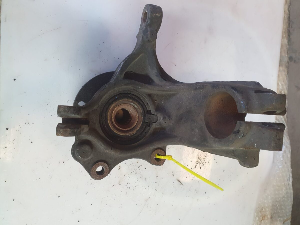 fusello montante per c3 2016 anteriore sx 388039221288 3 rotated fusello montante per c3 2016 anteriore sx